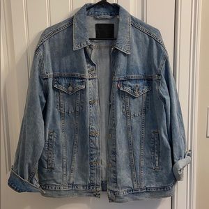 Levi’s oversized trucker jacket